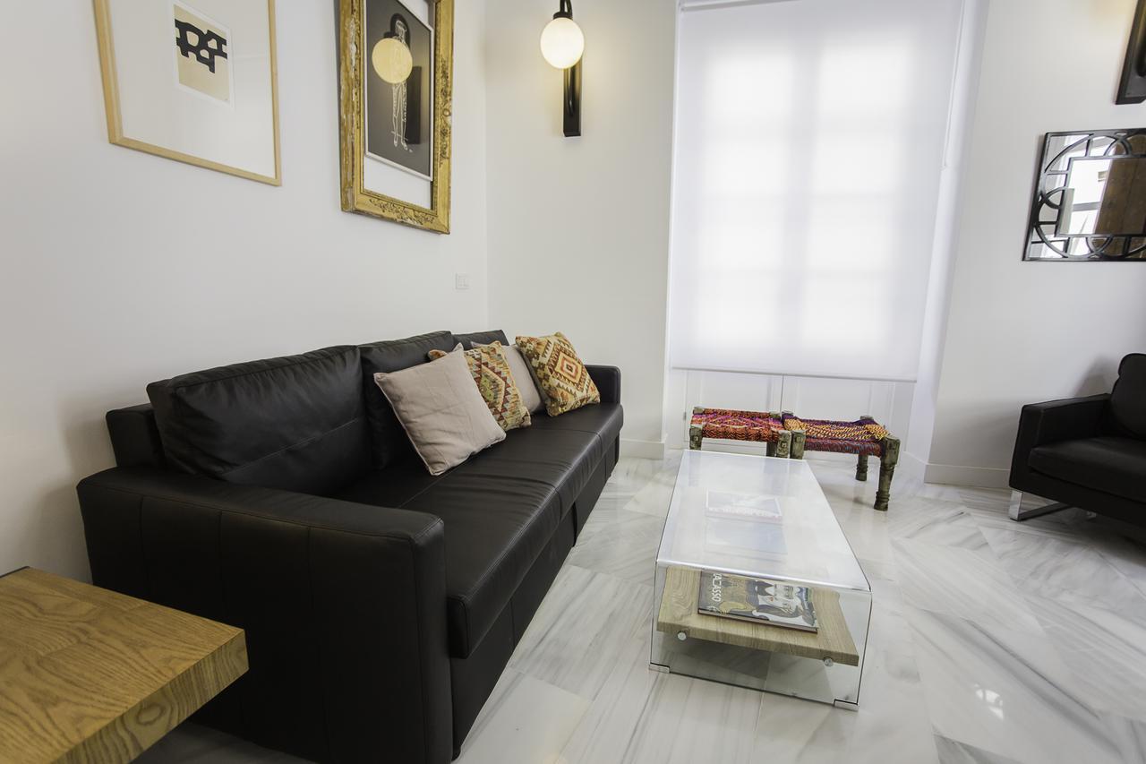 Elegant Cádis